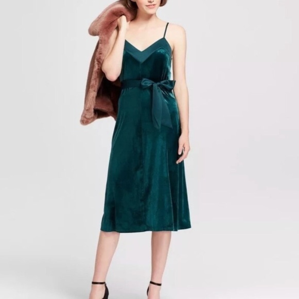A NEW DAY classy dress velvet and satin green